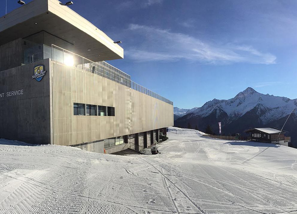 Skischule Habeler next to the Penken Gondola Top Station